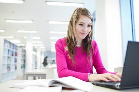 Pros and Cons of an Online Education: Is it Right for You? Pros and Cons of an Online Education: Is it Right for You?