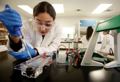 Fewer Women Pursuing STEM Programs at Community College Today Fewer Women Pursuing STEM Programs at Community College Today