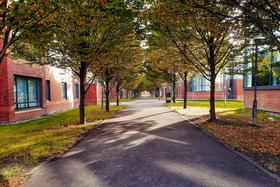 Choosing the Right Community College Choosing the Right Community College